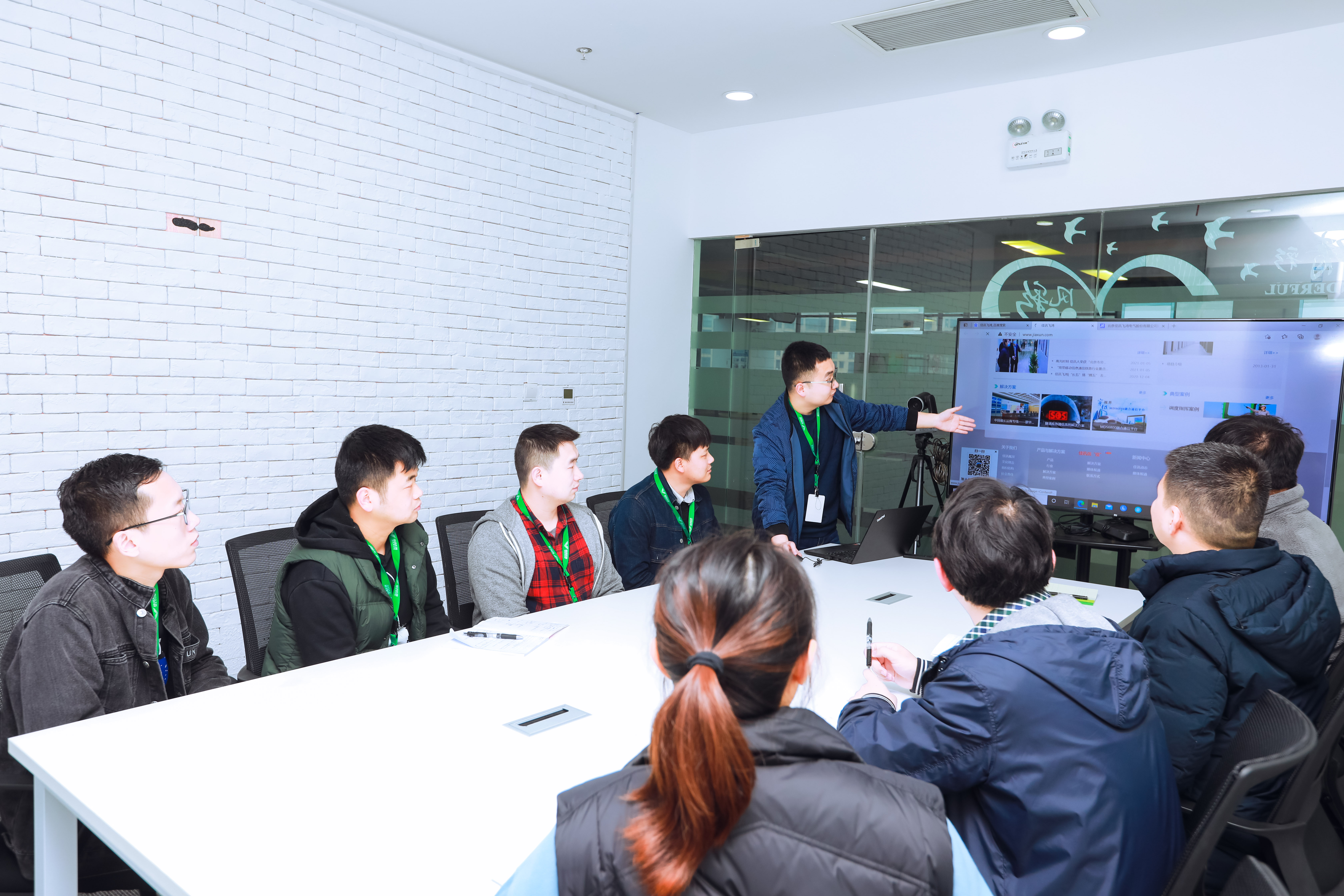 1656494387890139138.jpg 1656494387890139138.jpg